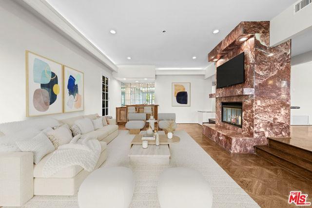 Building Photo - 224 S Palm Dr