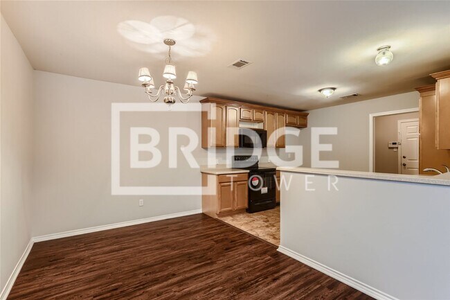 Foto del edificio - 704 Ashbrook Dr