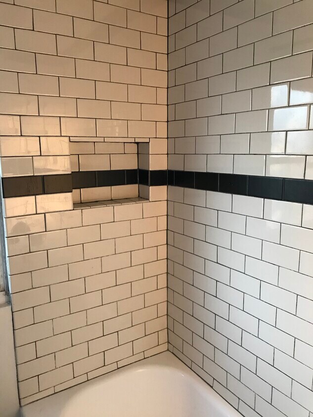 2nd floor full bath - 2500 Winfield Way NE