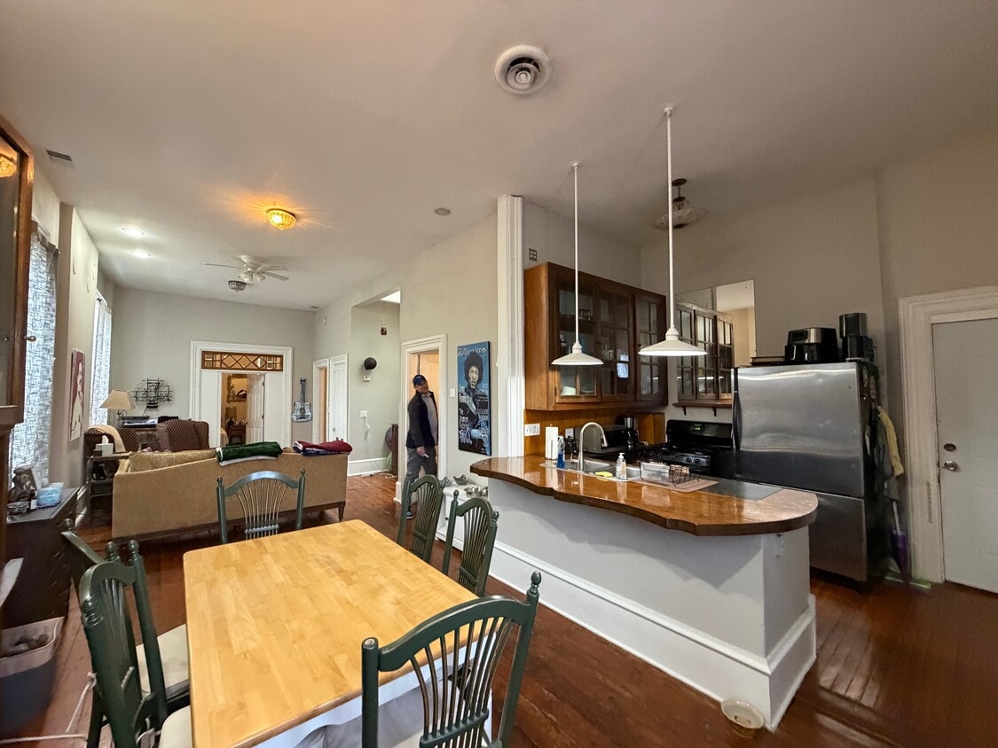 Foto principal - 2110 S Halsted St
