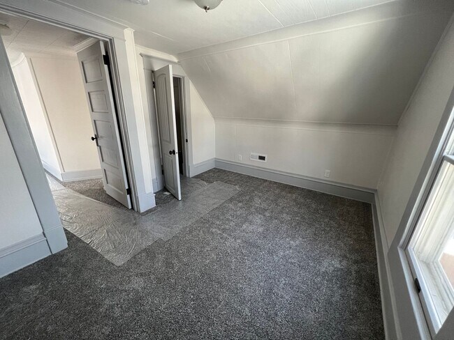 Building Photo - Beautiful Remodeled Home