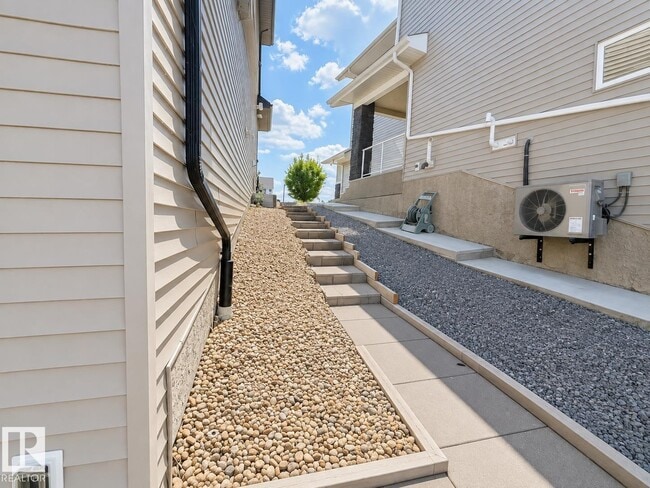 Building Photo - 1646 DAVIDSON Grn