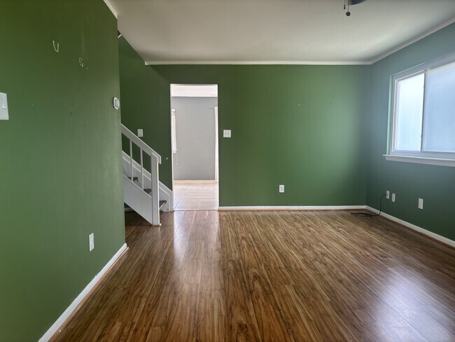 Building Photo - 1372 Riverside Dr