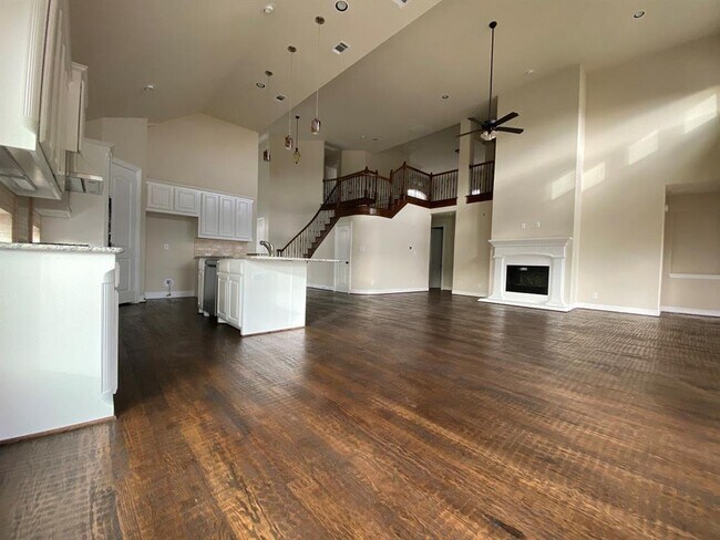 Foto del edificio - 971 Holt Ln