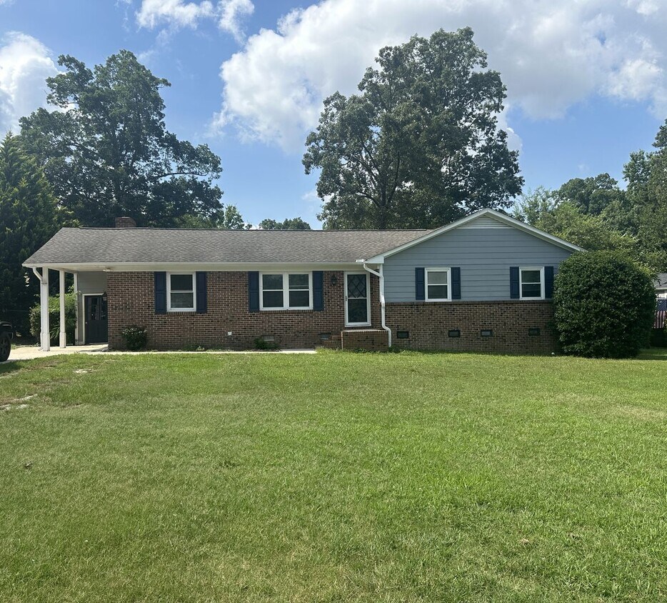 Primary Photo - Northeast Raleigh 3 bedroom gem!