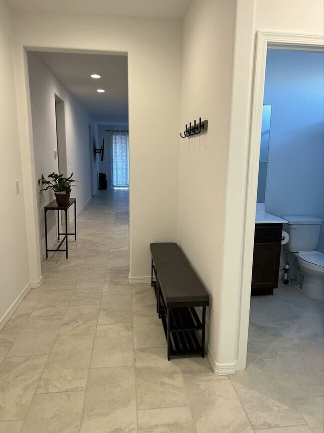 Foto del edificio - 10924 E Texas Ave