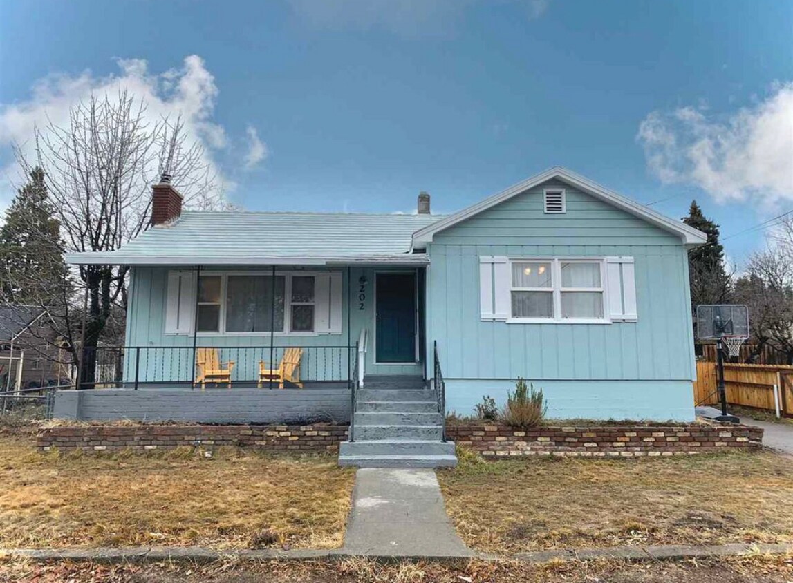 202 Merritt Ave, Mount Shasta, CA 96067 House Rental in Mount Shasta