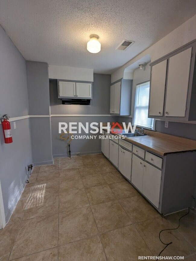 Building Photo - Charming - 3 bedroom / 2 bath - South, Mem...
