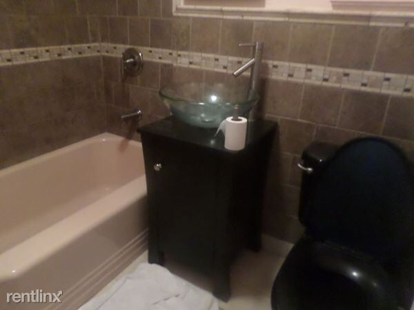 Foto del edificio - 4329 Baychester Ave