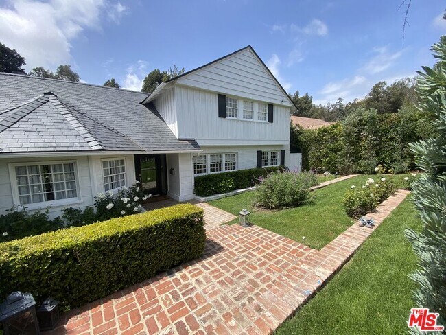 Building Photo - 231 N Layton Dr