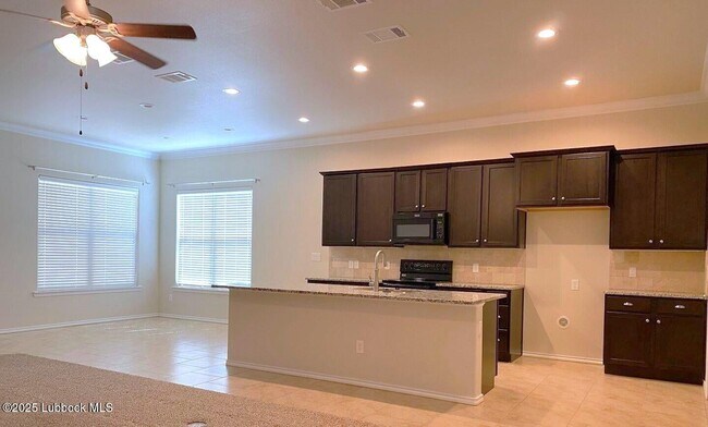 Foto del edificio - 8807 Saratoga Ave