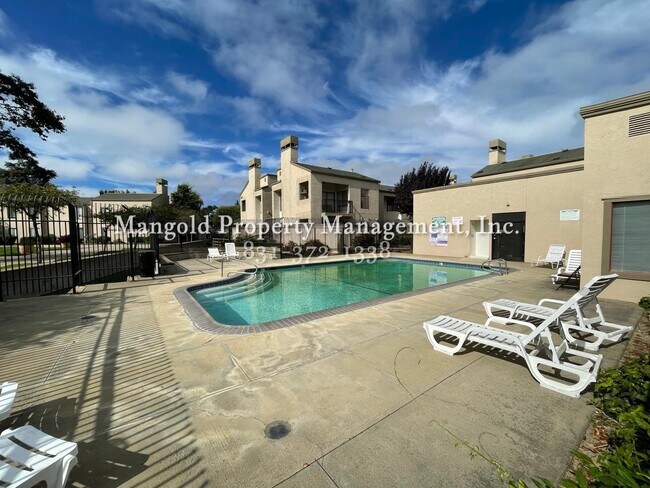Foto del edificio - Comfortable 2-Bedroom 1-Bath Condo with Gr...
