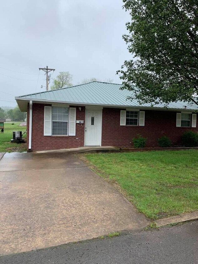 207209 N 6th Pl Unit 209 6th Place, Stilwell, OK 74960 Room for Rent