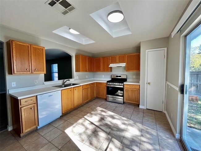 Building Photo - 206 Presidio Dr