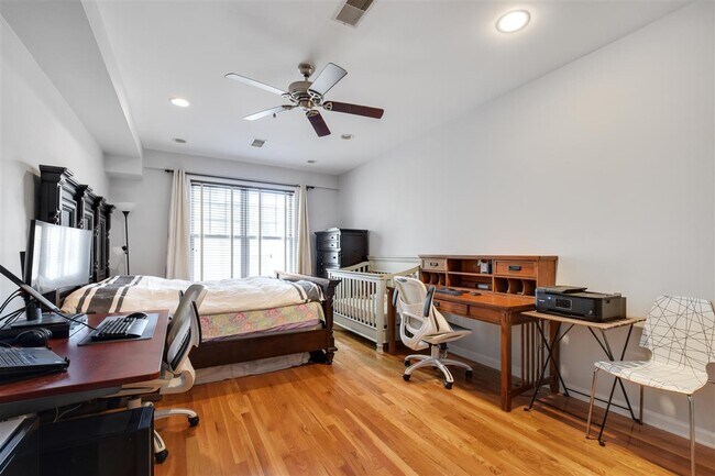 Foto del edificio - 1120 Clinton St