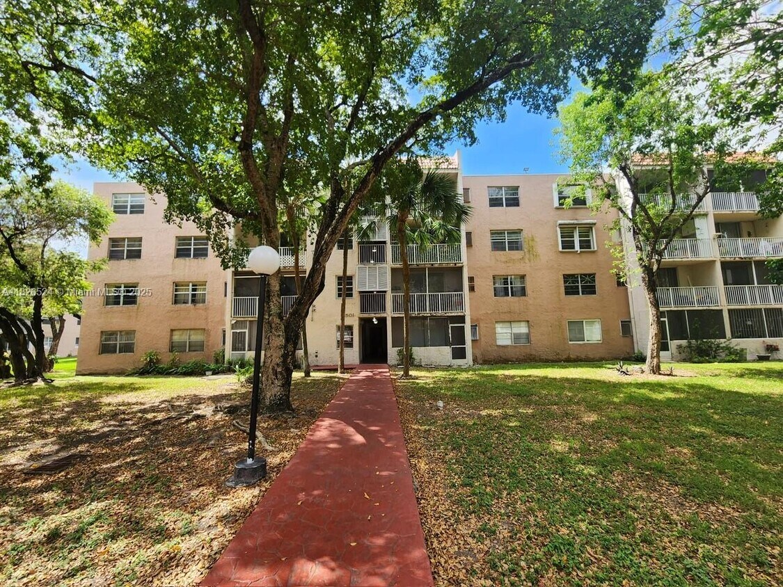 Primary Photo - 8501 NW 8th St