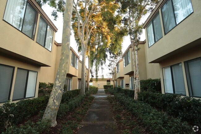 Bayview Apartments Corona Del Mar Ca Apartments Com