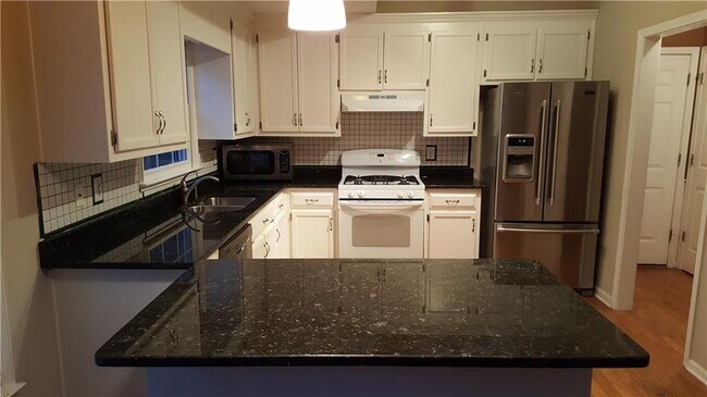 Foto del edificio - 2807 Forest Wood Dr