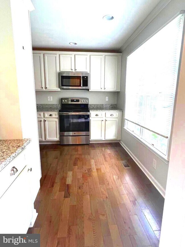 Building Photo - 1221 Kirby Cir