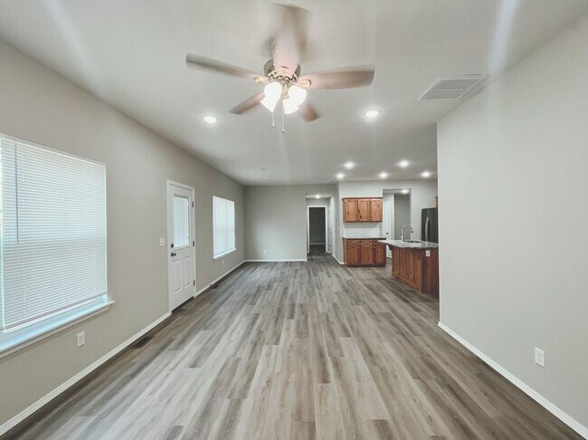 Building Photo - LEASING