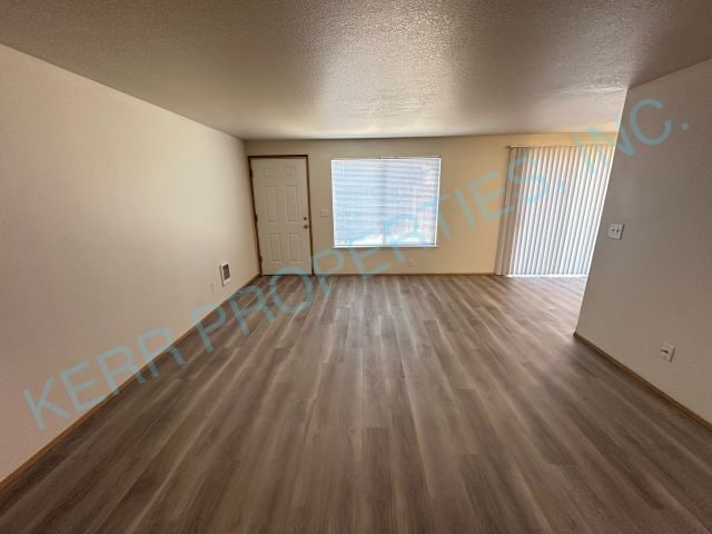 Photo - Charming 2-Bedroom Multiplex in Portland with Cozy 862 Sq Ft Layout - Perfect for Urban Living! Apartment