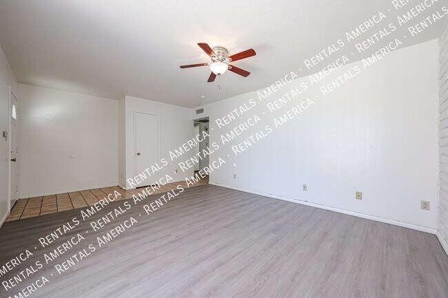 Foto del edificio - 2156 E Yale Dr