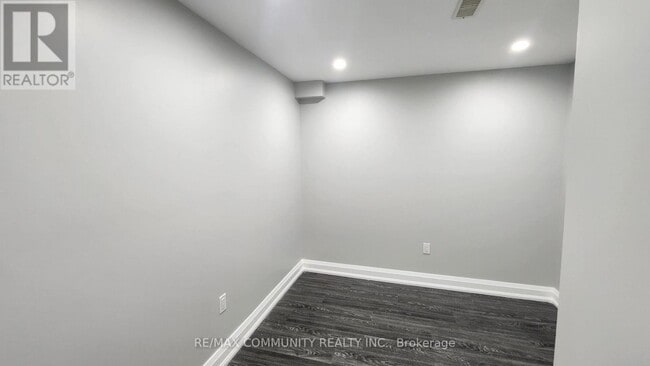 Building Photo - 2364 Dobbinton St