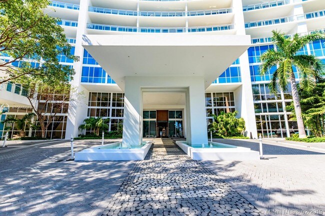 Building Photo - 2020 N Bayshore Dr