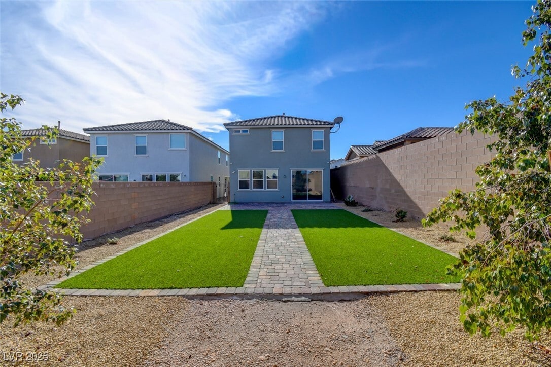 Foto principal - 8356 Carmentis Ave