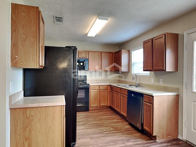 Building Photo - 1215 Lasalle Dr