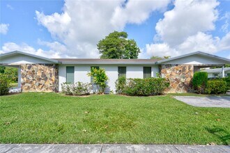 Building Photo - 10722 SW 77th Ave