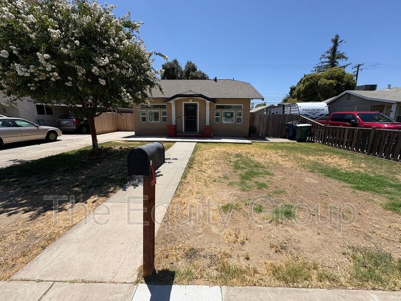 Primary Photo - 741 E Apricot Ave