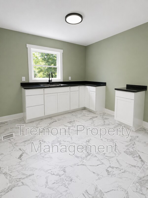 Building Photo - 5201 Tanner St