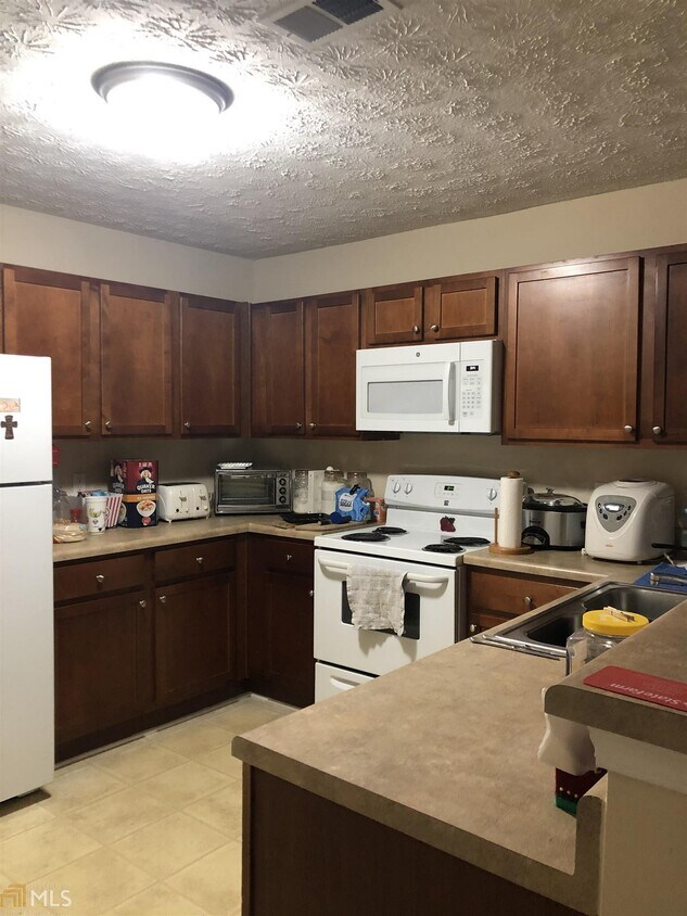 214 Tara Commons Dr, Loganville, GA 30052 House Rental in Loganville