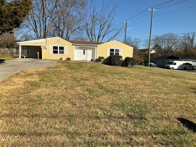 Building Photo - 2 Bedroom House With Carport