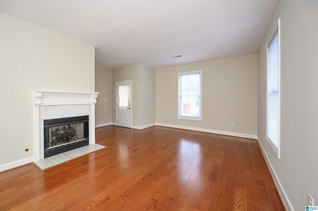 Foto del edificio - 1525 Jacobs Cir