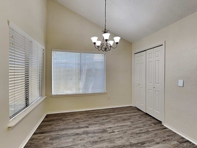 Foto del edificio - 2131 Goldspring Ln