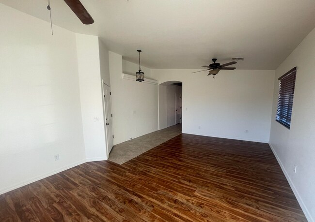 Foto del edificio - Charming 4 bed 2 bath home in the Ghost Ranch Communtity