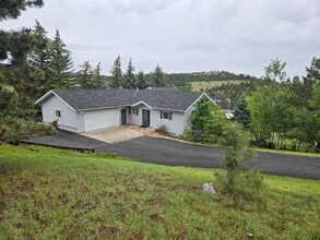 Building Photo - 26 Hilltop Dr