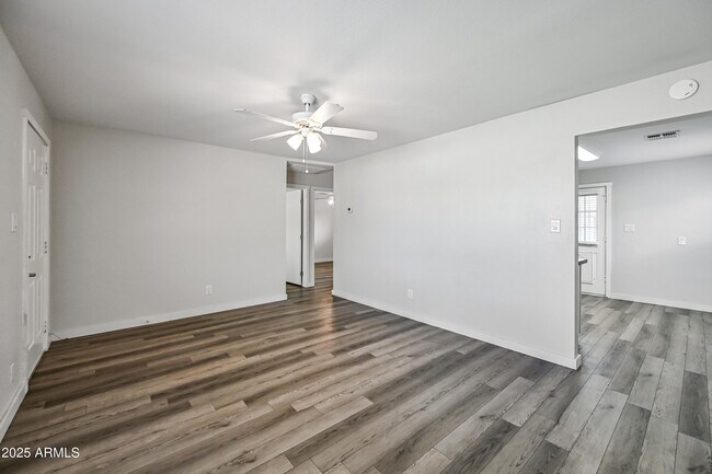 Foto del edificio - 1241 E McKinley St