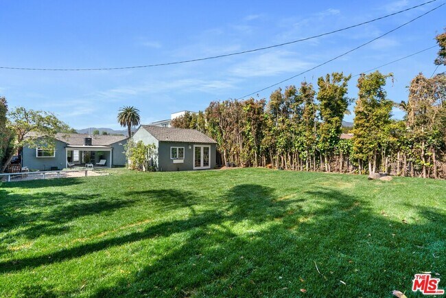 Building Photo - 736 Radcliffe Ave