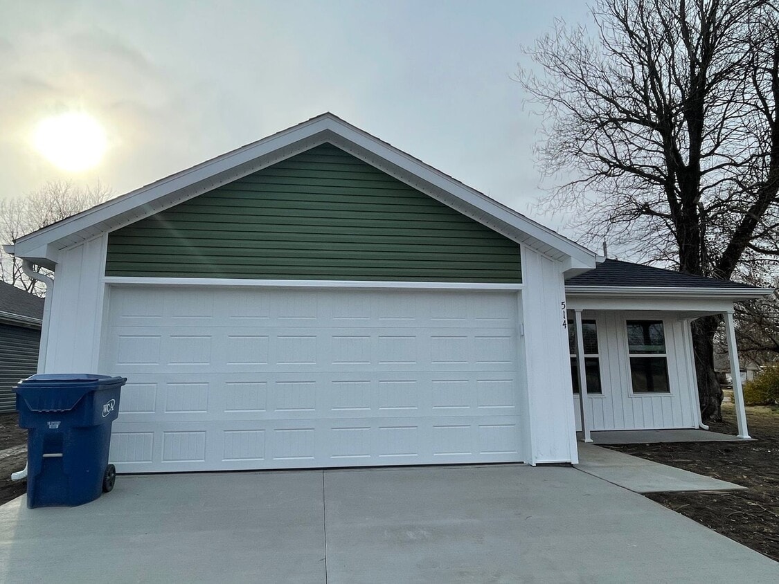 Primary Photo - Welcome to this beautiful: 3 Bedroom/ 2 Ba...