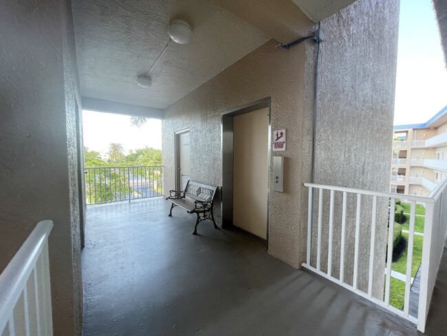 Foto del edificio - FULLY FURNISHED 2 Bedroom 2 Bath Condo