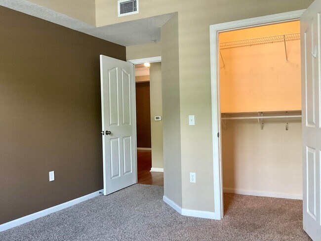 Foto del edificio - 4101 Myrtlewood Cir E