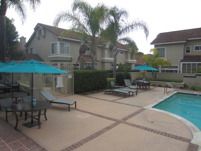 Building Photo - 625 Ivywood Ln