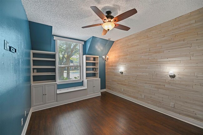Foto del edificio - 15330 W Little York Rd