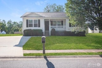 Building Photo - 2425 Saluda Dr