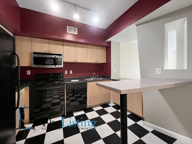 Foto del edificio - 2411 W Horatio St