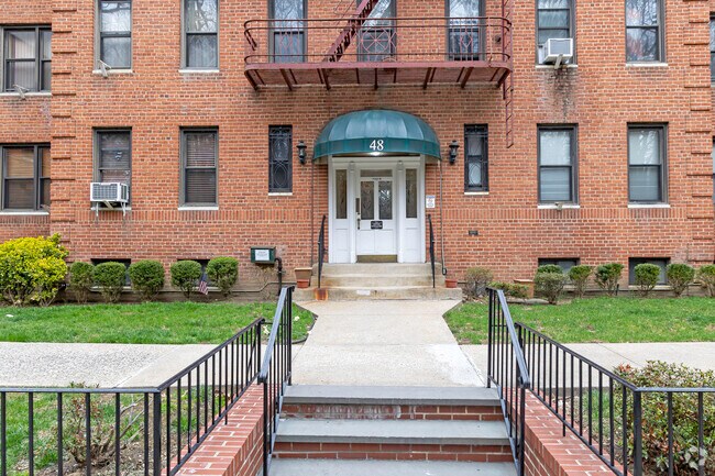 Entrada - 44-56 Parkway N