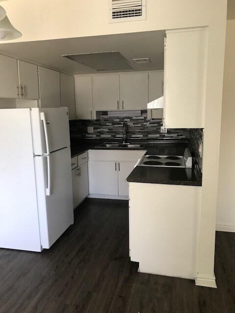 Primary Photo - 2021 W Hayward Ave #1